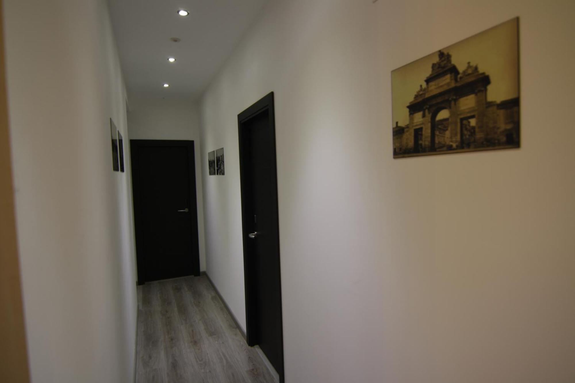 Hostal Mh Fuencarral Madrid Exterior foto